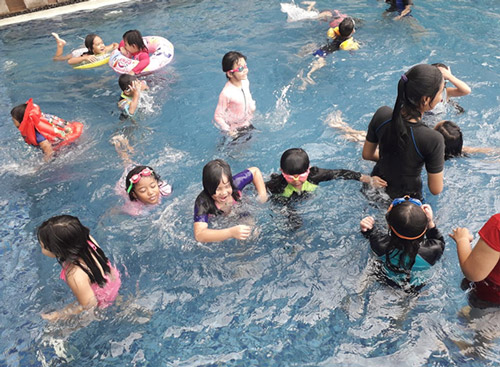 Outdoor Activity (Renang)