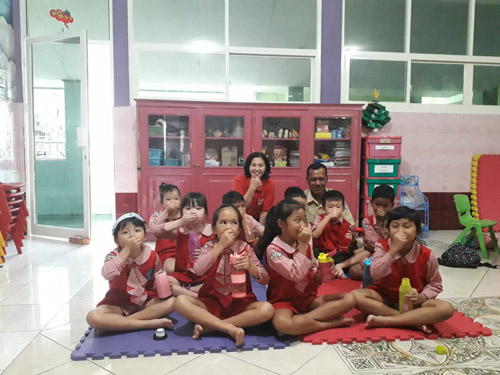 Pemberian Obat Cacing | KB-TK SKA Ampenan