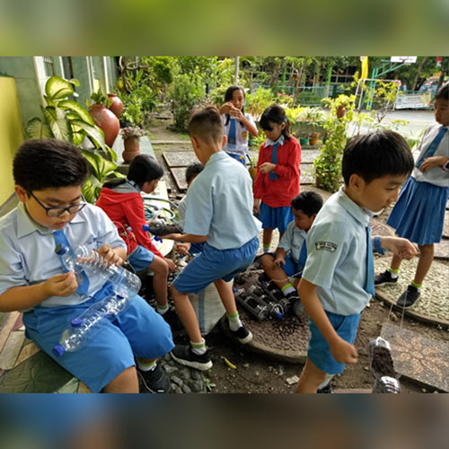 KEINDAHAN dari BOTOL BEKAS DI SD SMP KRISTEN ALETHEIA