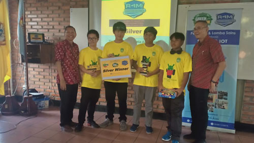 Tim Robotik Aletheia Meraih Gold dan Silver di Kompetisi Regional Greenmech dan R4M SURABAYA | SKA Ampenan