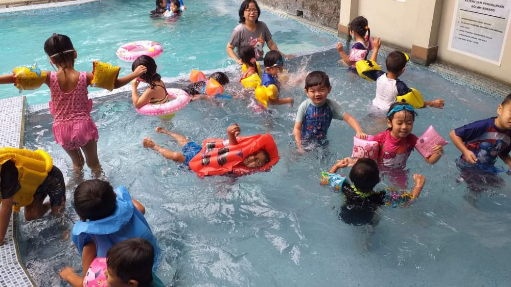 Outdoor Activity (Renang)