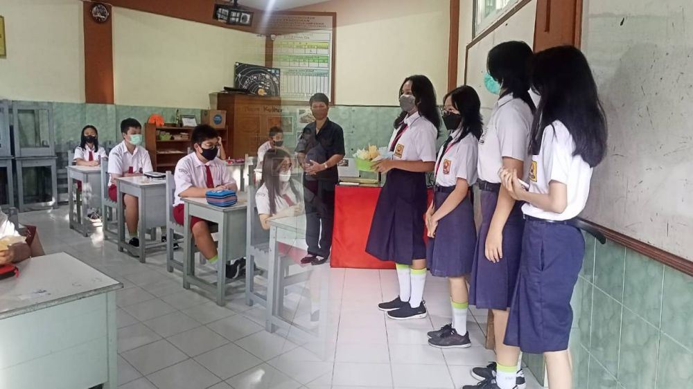 Aksi Simpati OSIS SKA  Dalam Mensupport Peserta Ujian Sekolah  Kelas VI dan IX  2021-2022