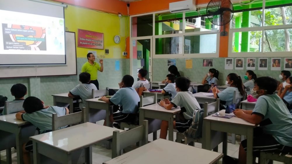 Etika Berkomunikasi di Lingkungan Sekolah