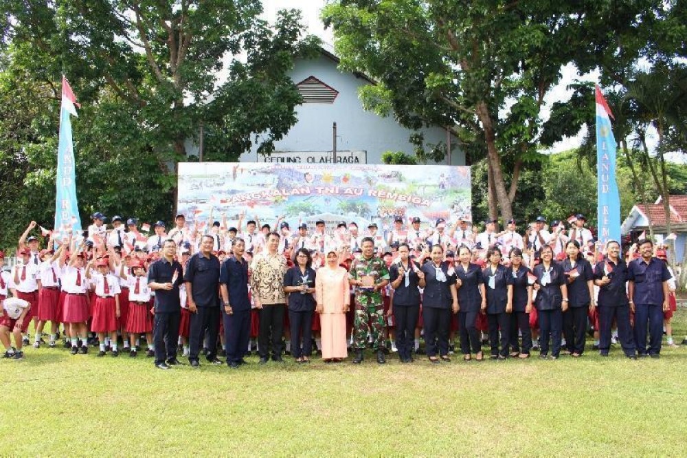Anjangsana SD-SMP Kristen Aletheia Ampenan Ke LANUD-Rembiga