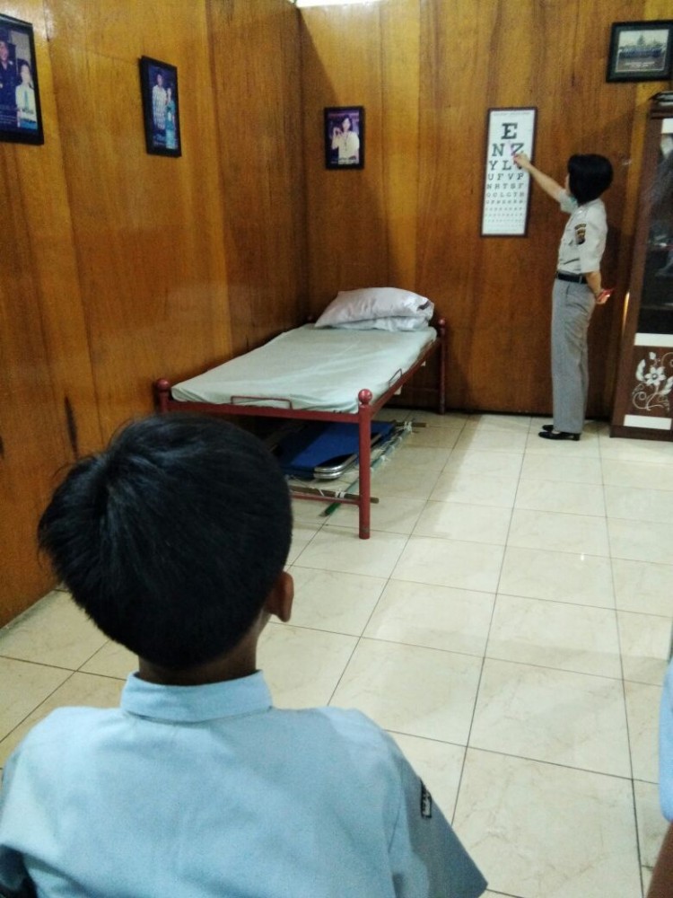 Health Promoting School : Program Pemeriksaan Mata