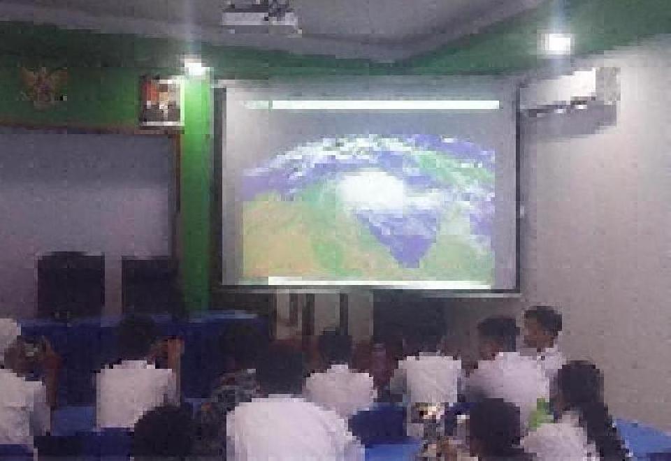 Outdoor Learning ke BMKG Siswa kelas VIII SMP Kristen Aletheia Ampenan