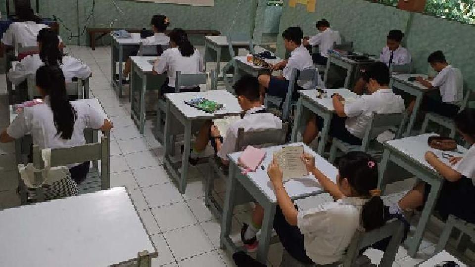 Program Literasi Rame-Rame Membaca biografi tokoh Nasional dan International kelas 7 s/d 9 SMP Kristen Aletheia Mataram.