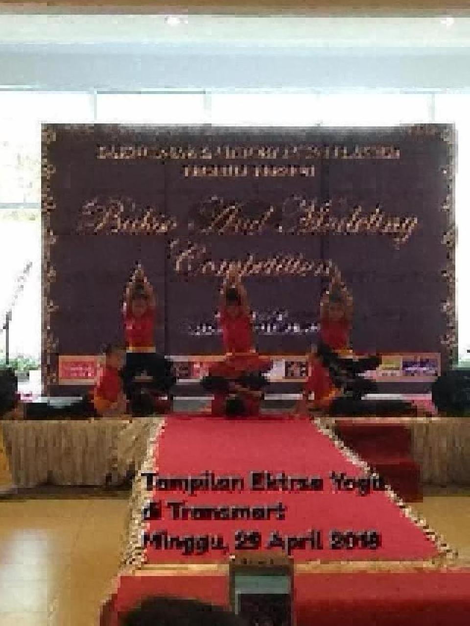 SISWA SISWI SD,SMP KRISTEN ALETHEIA AMPENAN (EKSTRAKURIKULER HARI JUMAT) MENGISI ACARA DITRANSMART MATARAM DALAM ACARA BAKSO AND MODELING COMPETITION