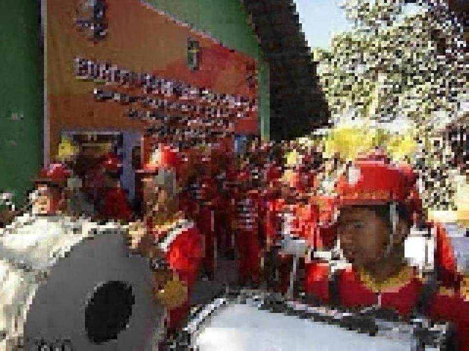 Penampilan drum band ska ampenan diacara bakti kesehatan POLRI