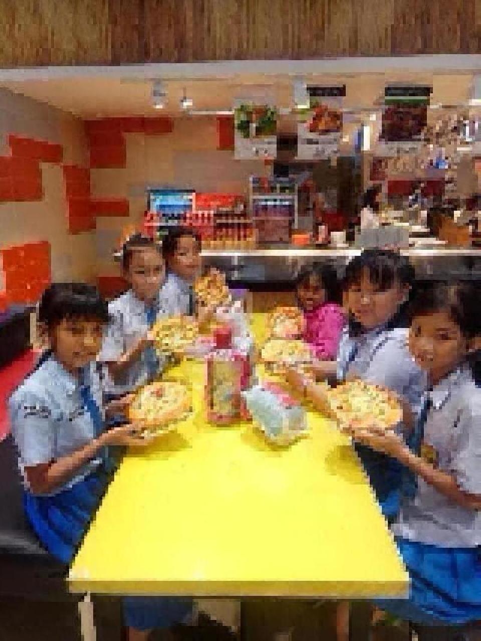 Buat Pizza Yuk.... di TRANSMART MATARAM