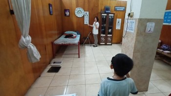 Pemeriksaan Mata Dilakukan oleh dr. Selly Robet