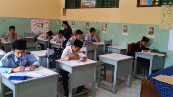 SD SMP KRISTEN ALETHEIA MATARAM -NTB Selenggarakan Olimpiade Himatika Vektor