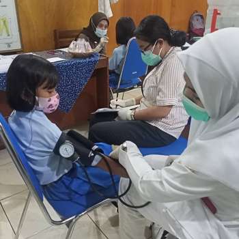 Pelaksanaan Penjaringan Kesehatan Kelas 1 SD Kristen Aletheia