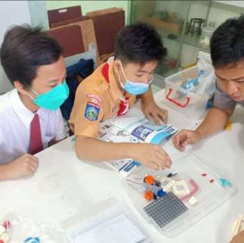 Kamis, 9/12/2021 Pelatihan SD SMP Kristen Aletheia dalam Kompetisi Robot R4M Tingkat Nasional