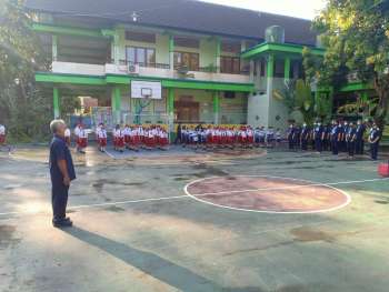 Senin, 10/01/2022 Upacara Hari Pertama PTM Terbatas SD SMP Kristen Aletheia