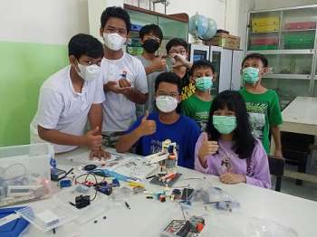 Kelas Robotik SD SMP Kristen Aletheia