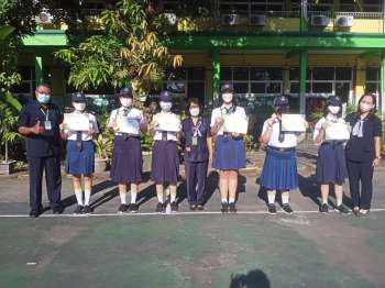 Penyerahan Hadiah Apresiasi "Creation & Expression" "English Speech" (Kebangkitan Nasional)