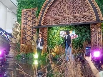 Tampilan Vocal Duet Perfomance dengan membawakan lagu "Sang Dewi" di Lombok Epicentrum Mall