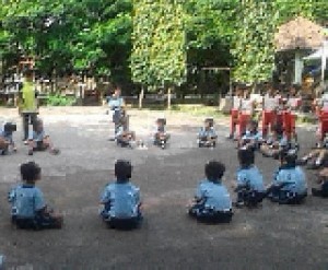 Kunjungan TK A ke taman selagalas