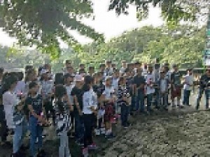 BERKUNJUNG KE TAMAN NARMADA LOMBOK SISWA KELAS VI A DAN VI B