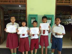 Juara II lomba mewarnai Dewan Kesenian Lobar pada 5 maret 2016